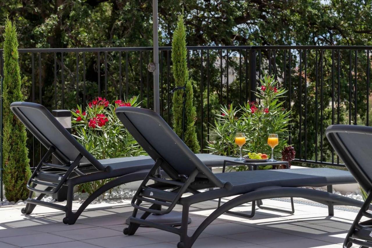 Dinora Exclusive * Makarska
