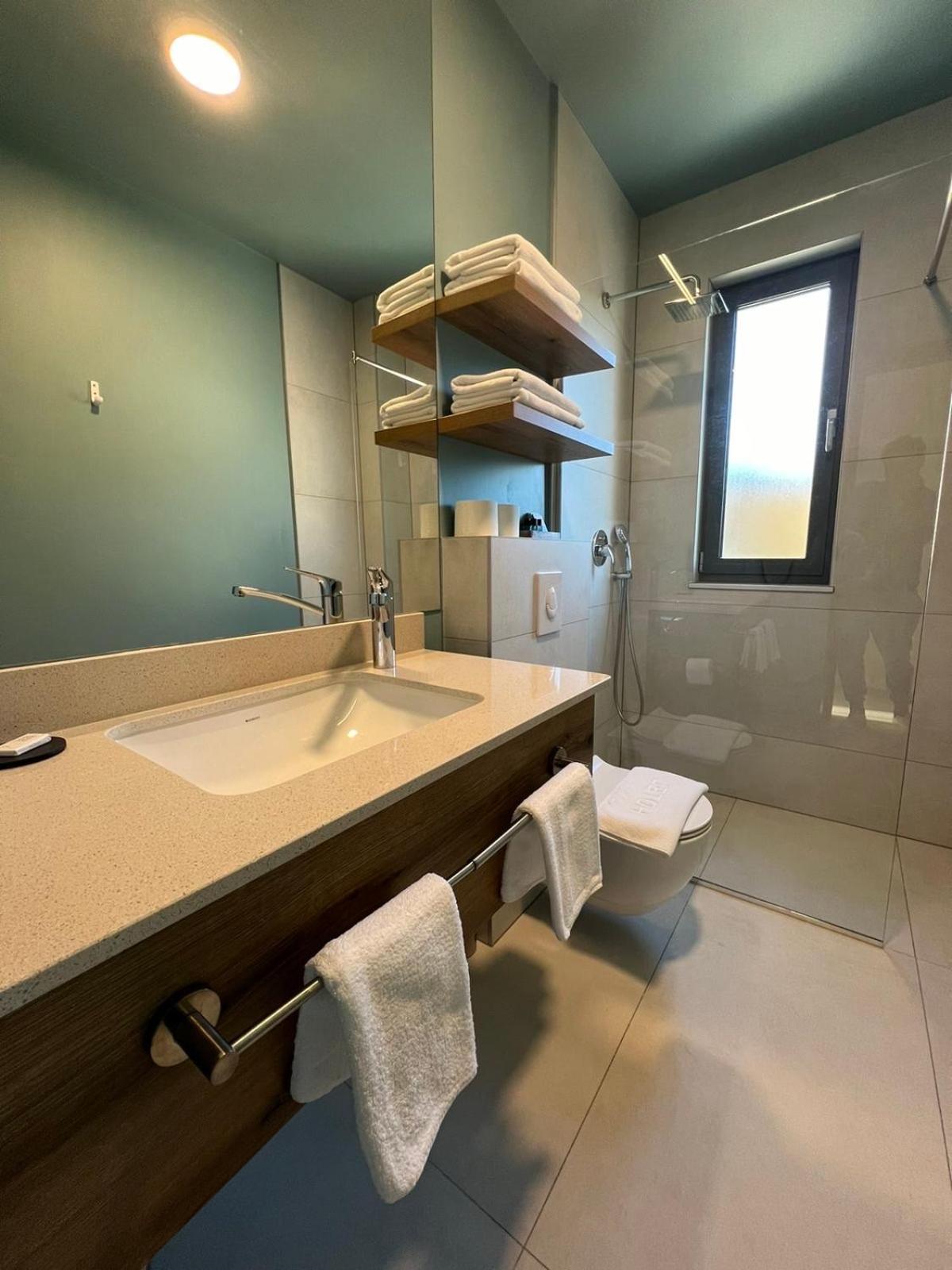 Dinora Exclusive * Makarska